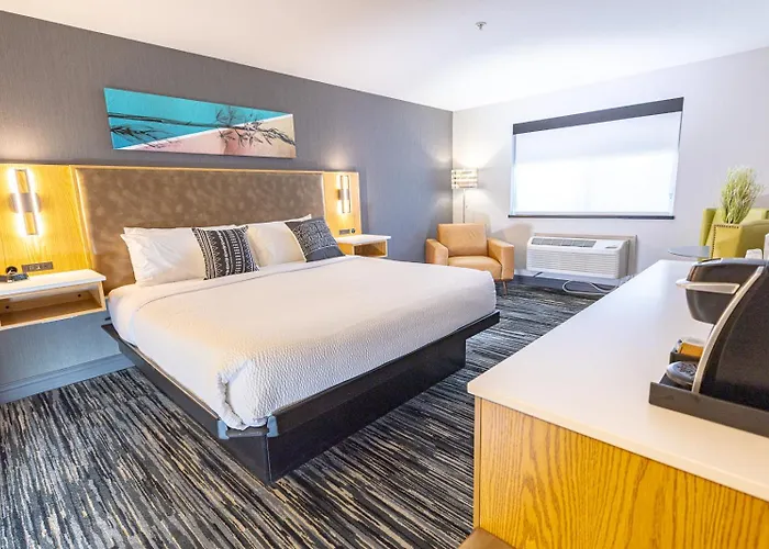 Creekside Hotel & Suites
