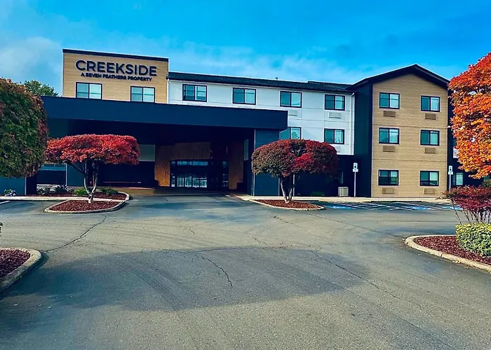 Creekside Hotel & Suites