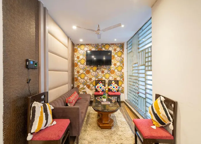 Perfectstayz Premium At Harkipauri Road - Ganga View Rooftop Cafe
