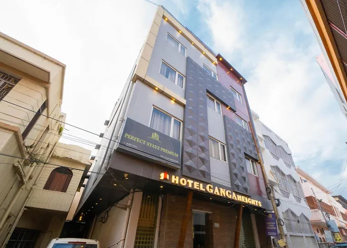 Perfectstayz Premium At Harkipauri Road - Ganga View Rooftop Cafe