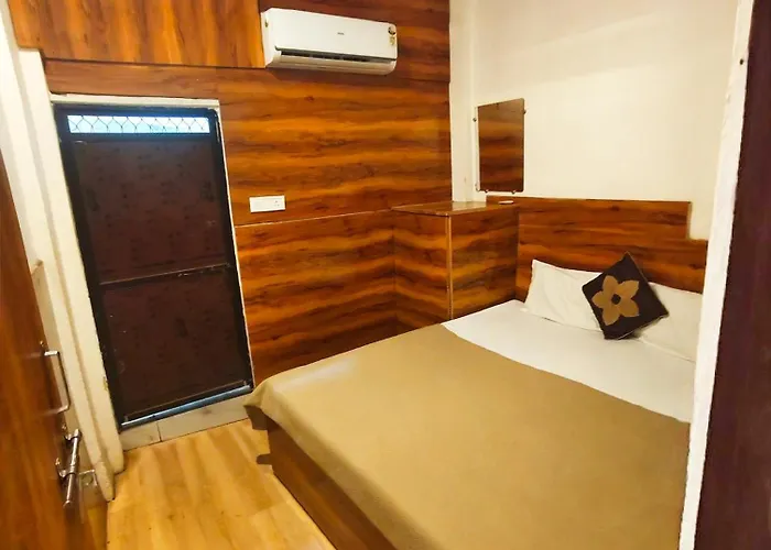 Hotel Om Palace Near Mahakal Mandir