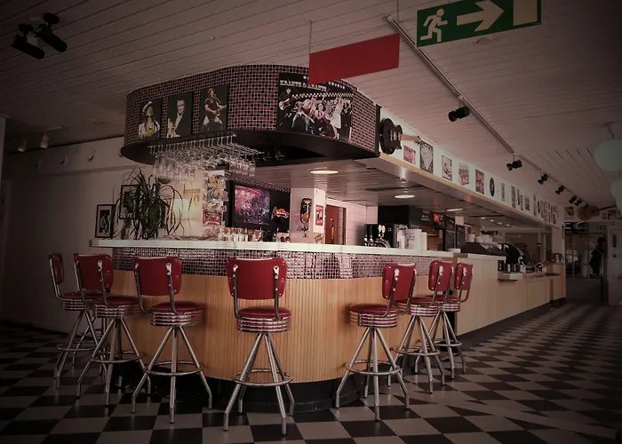 Highway Hotel