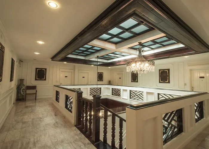 Le Bouton D'Or Boutique Hotel