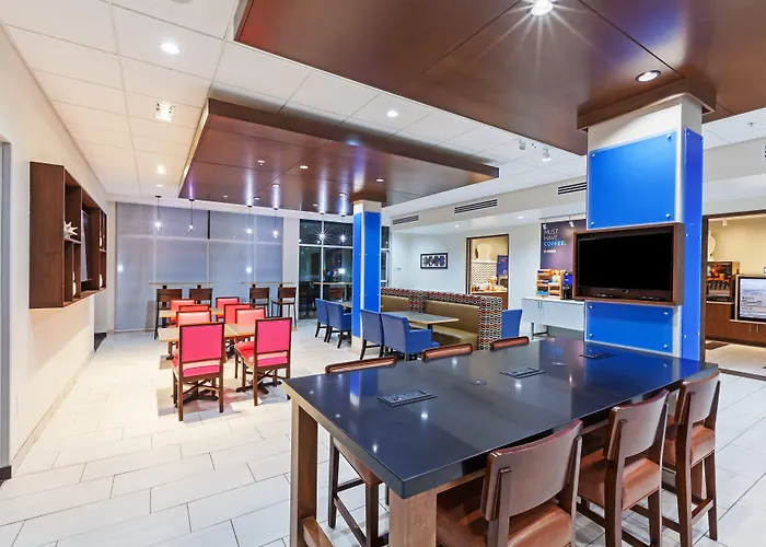 Holiday Inn Express & Suites Tulsa South - Woodland Hills By Ihg