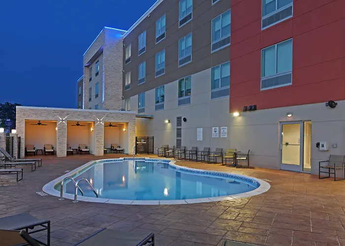 Holiday Inn Express & Suites Tulsa South - Woodland Hills By Ihg