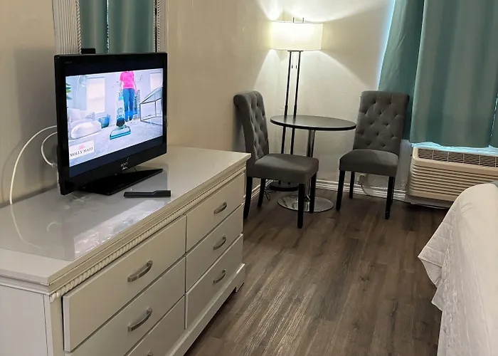Deluxe Inn & Suites