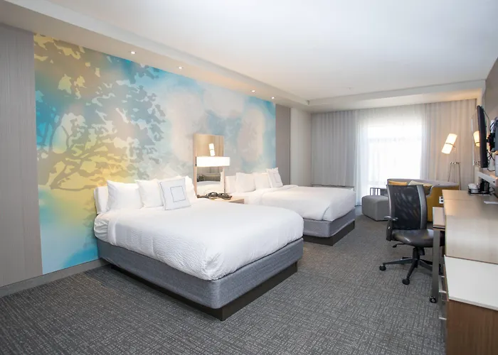 Courtyard By Marriott Albion