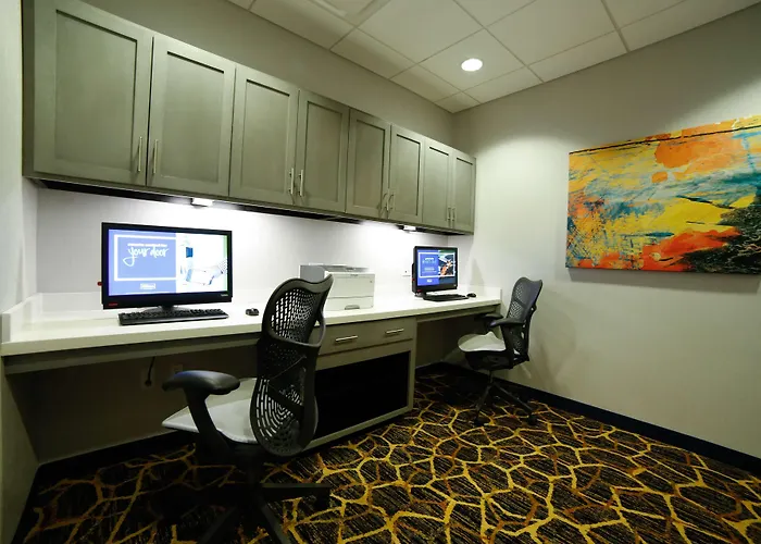 Hampton Inn & Suites Forest City