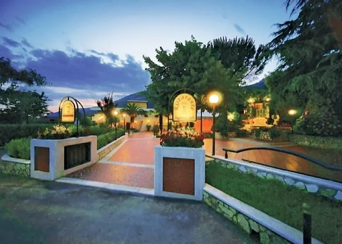 Yellow Park Hotel