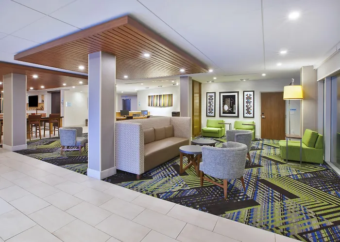 Holiday Inn Express & Suites Grand Rapids Airport North By Ihg
