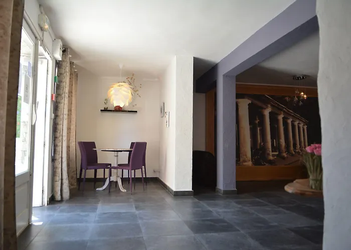 Hotel Le Grillon