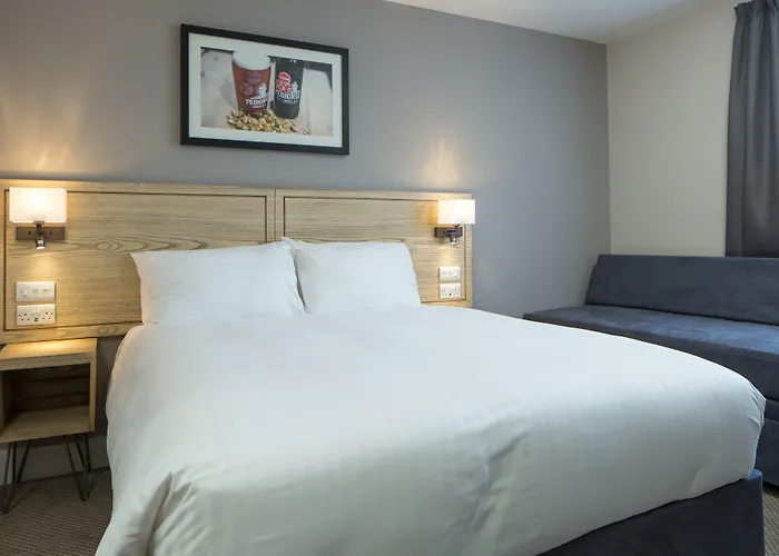 The Raven'S Cliff Lodge By Marston'S Inns