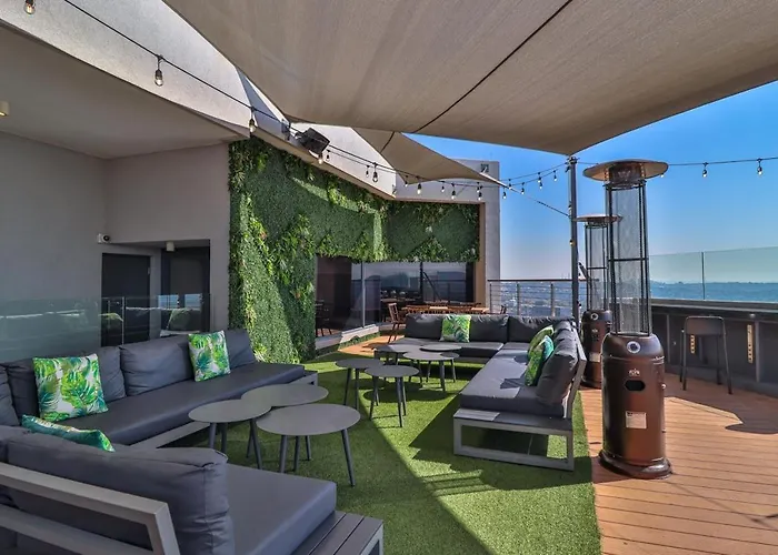 423 Menlyn Maine Apartment