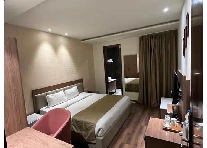 887 Pt Ac Hotel In Barnala