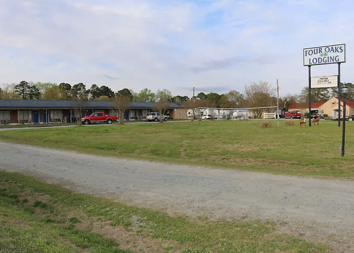 Four Oaks Lodging