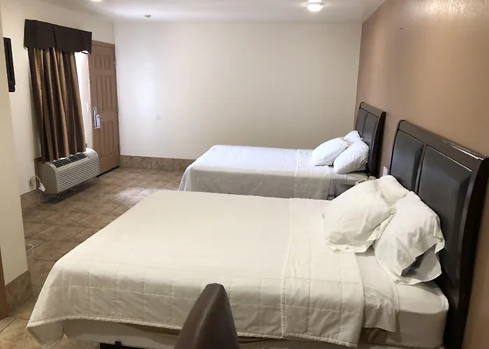 Toppers Motel