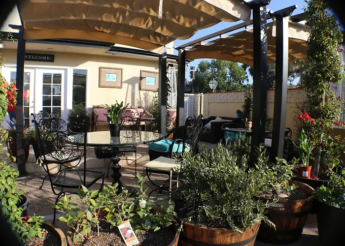 Seaside Laguna Inn & Suites