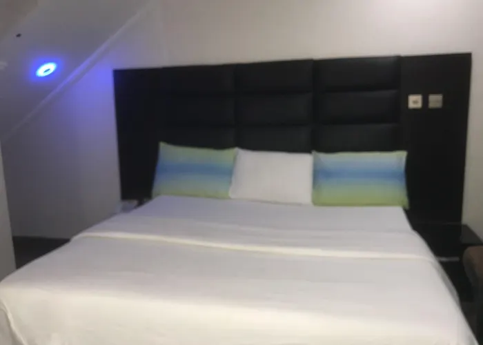 Ritz - Carinton Suites
