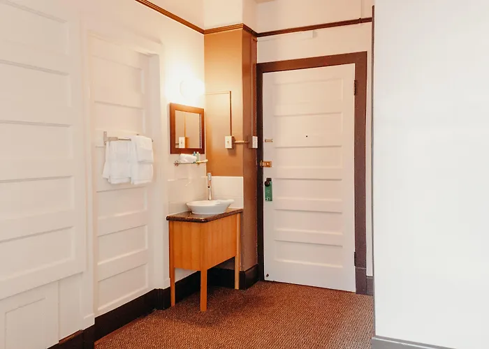 Moore Hotel