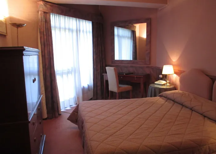 Mini Palace Hotel