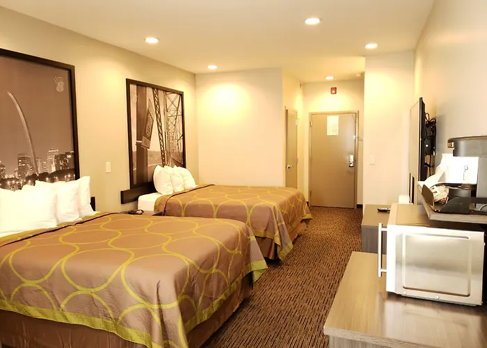 Super 8 By Wyndham St. Louis North