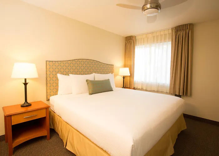 Pelican Shores Inn
