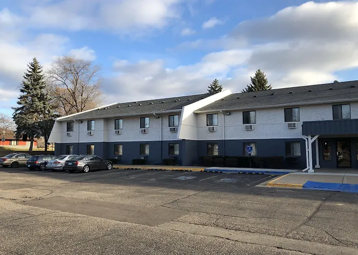 Burnsville Inn & Suites