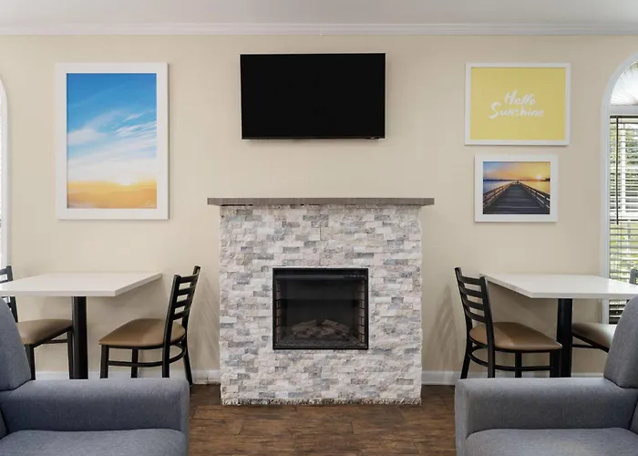 Days Inn By Wyndham Canton