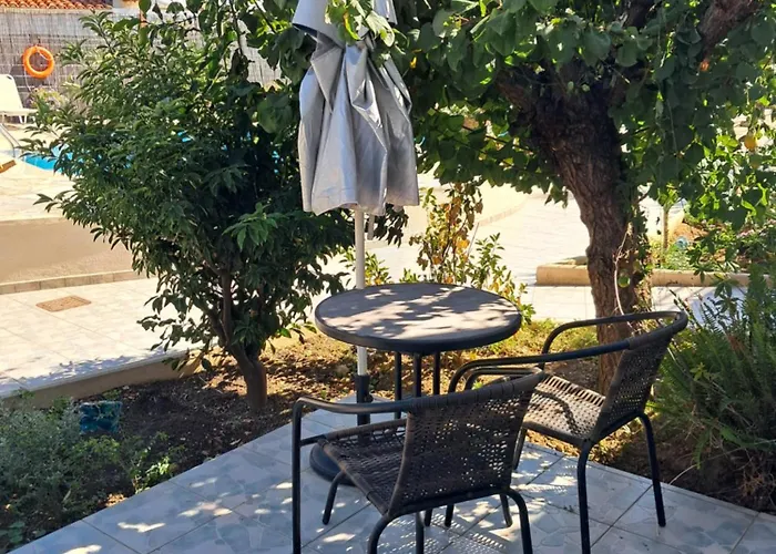 Secret Garden Apartments