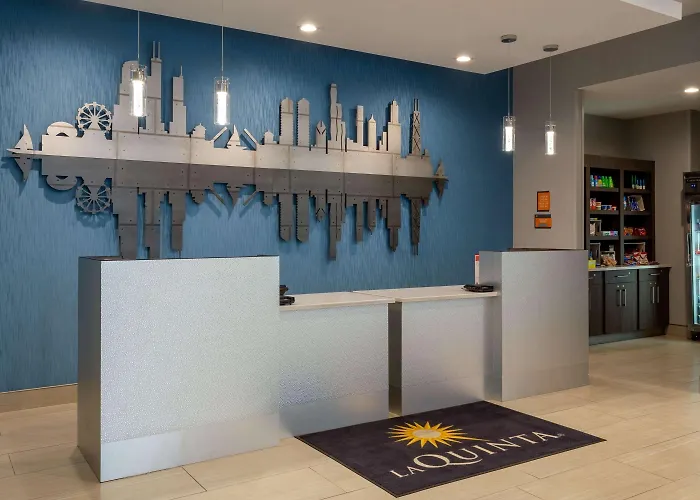 La Quinta Inn & Suites By Wyndham Shorewood