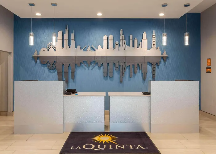 La Quinta Inn & Suites By Wyndham Shorewood