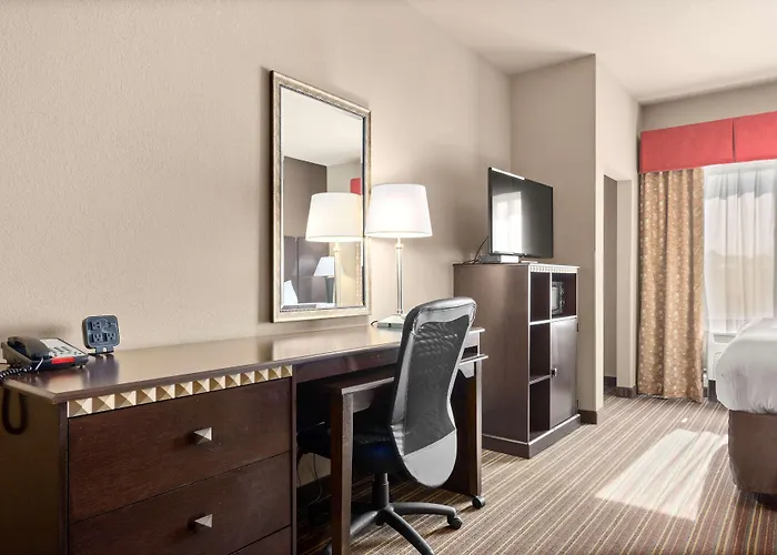 Portland Inn & Suites