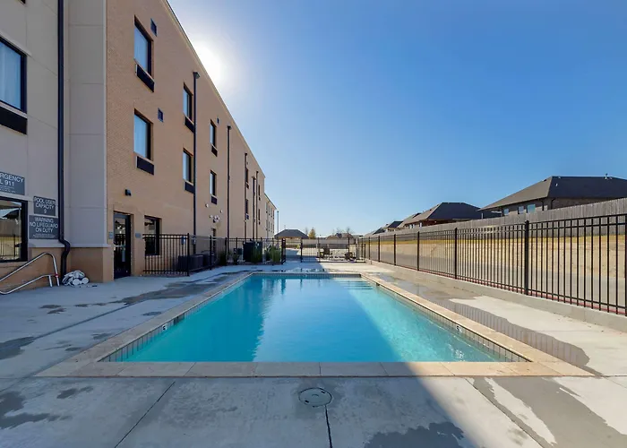 Comfort Inn & Suites Harrah