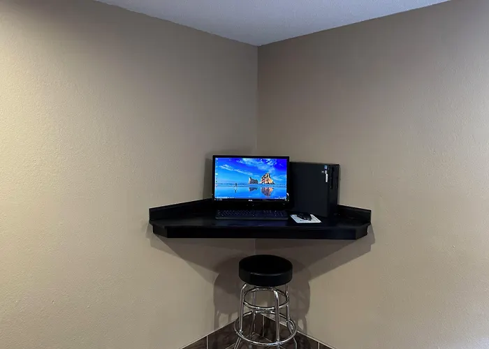 Super 8 By Wyndham Winfield-Quail Ridge Area