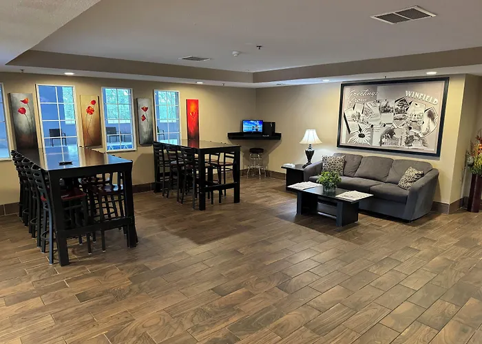 Super 8 By Wyndham Winfield-Quail Ridge Area