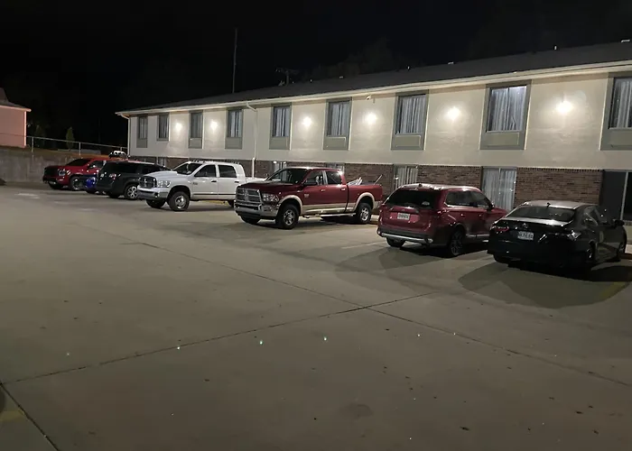 Days Inn By Wyndham Warrensburg