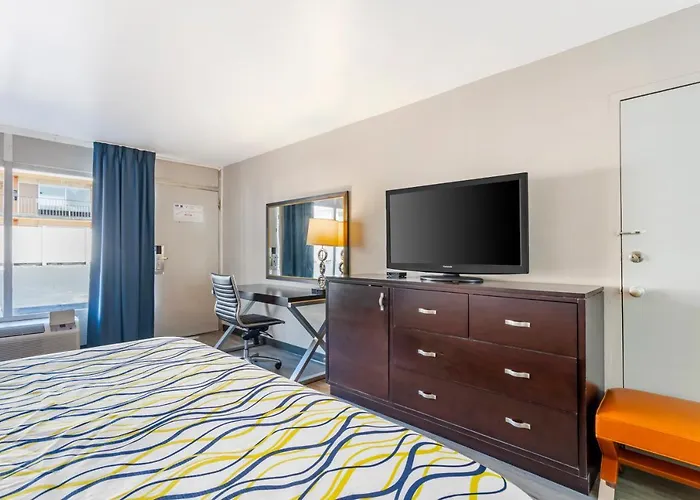 Zen Living Suites - Orange Park