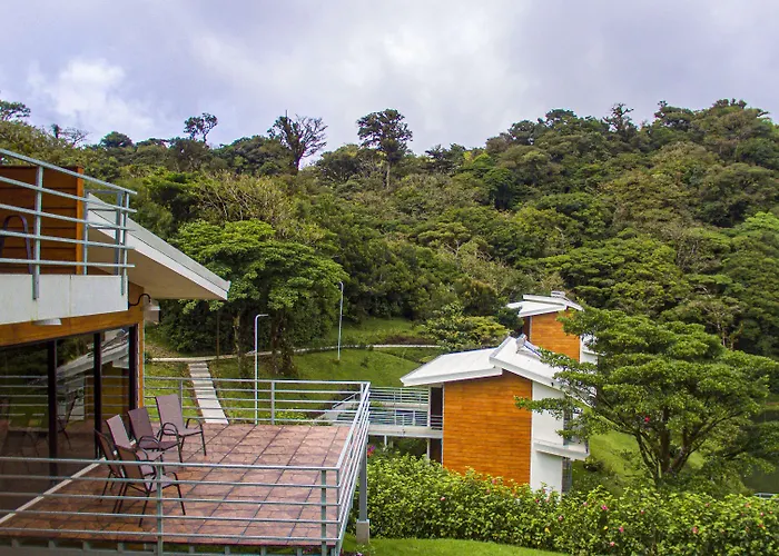 Burbi Lake Lodge Monteverde