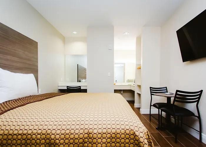 Scottish Inn & Suites