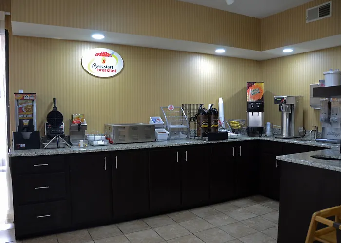 Super 8 By Wyndham Franklin Hwy 31
