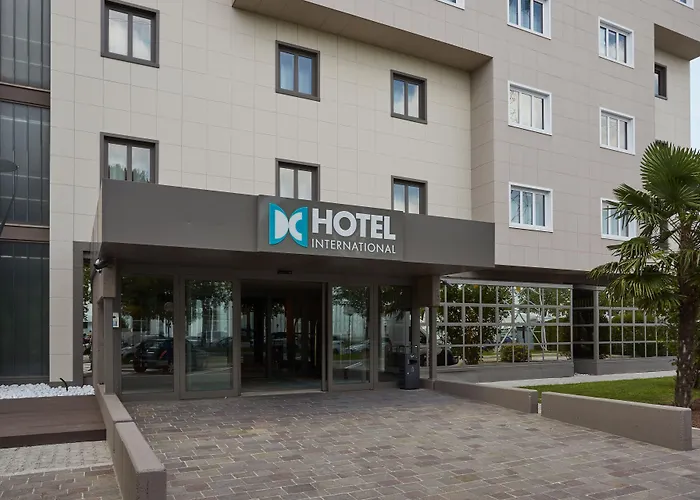 Dc Hotel International