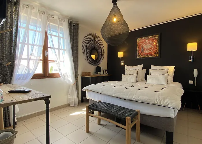 Hotel Le Neptune En Camargue