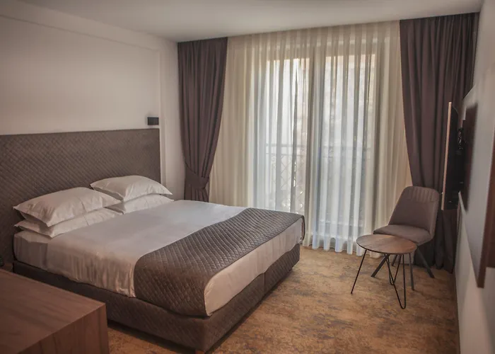 Qama Hotel