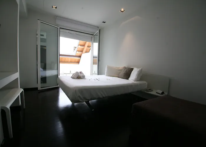 15.92 Hotel