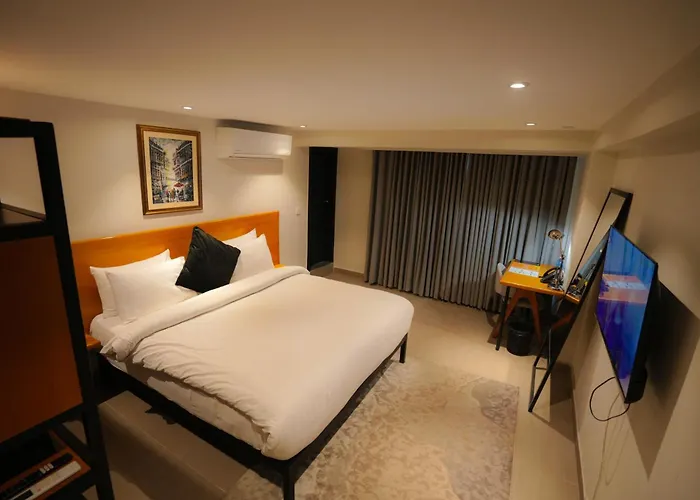 The Avenue Hotel