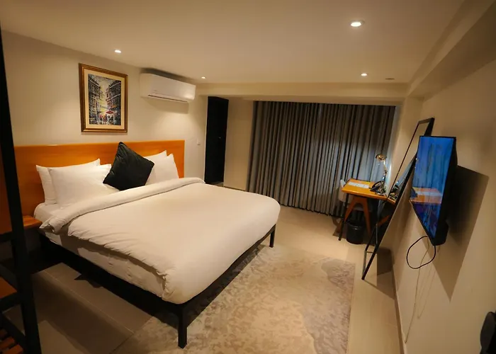 The Avenue Hotel
