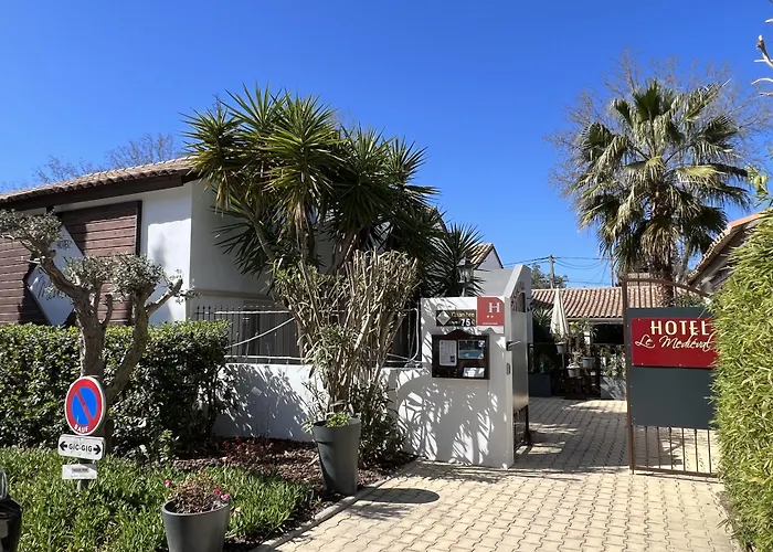 Boutique Hôtel Le Medieval - Parking- Accueil vélo