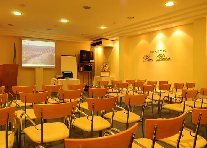 Parra Hotel & Suites