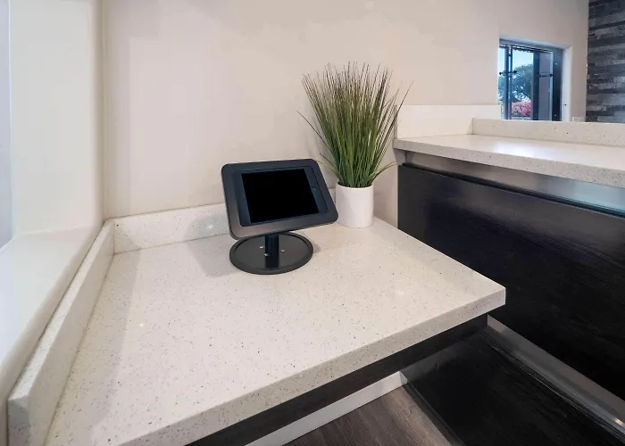 Days Inn By Wyndham Galt - Elk Grove South