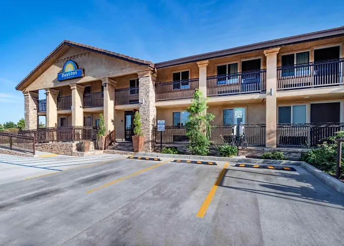 Days Inn By Wyndham Galt - Elk Grove South